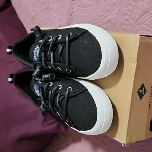 Size 6.5 sperry sneakers